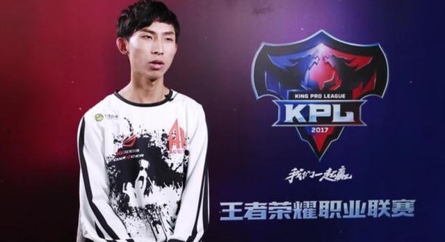 梦泪职业生涯首成替补 网友扎心：KPL欠他一个冠军